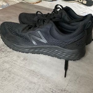 Non slip shoes size 9